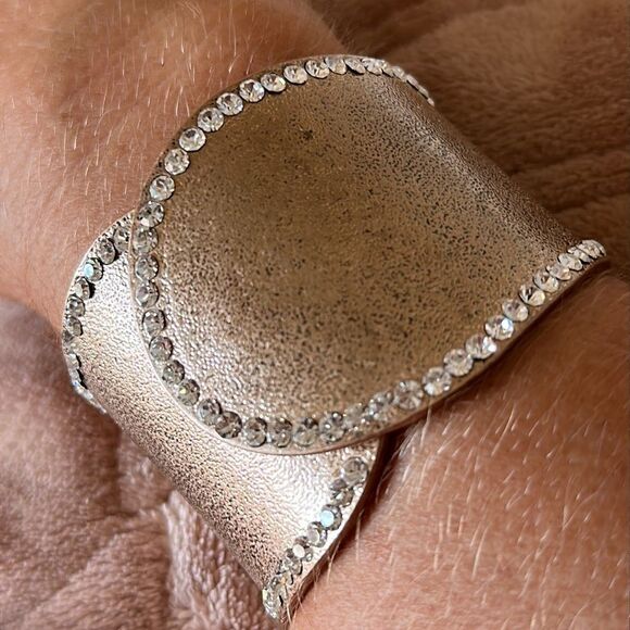 Crystal Cuff Bracelet! - Picture 2 of 8